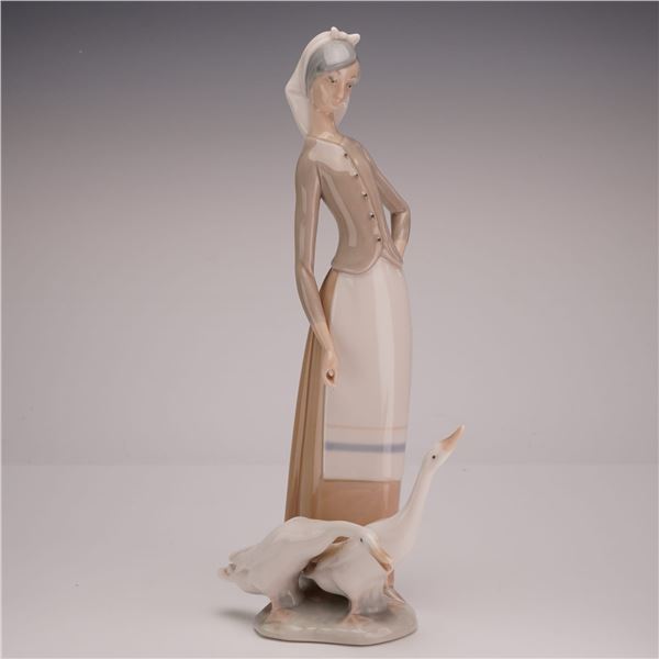LladrÃ³ Porcelain Figurine, Girl with Geese 01001035