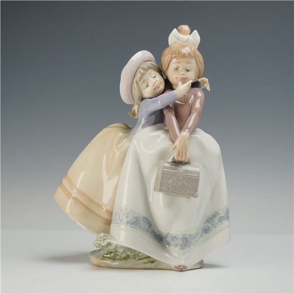 LladrÃ³ Sharing Secrets Porcelain Figurine Model 5720