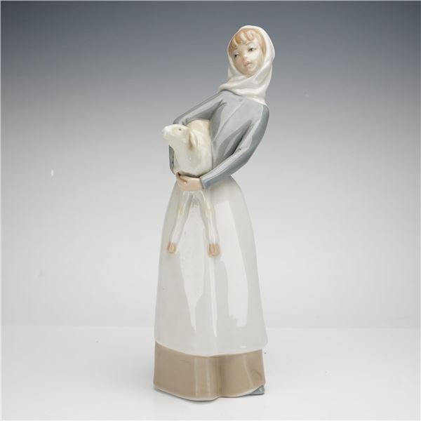 LladrÃ³, Girl with Lamb 01004584