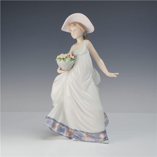 Lladro Carefree Porcelain Figurine 5790