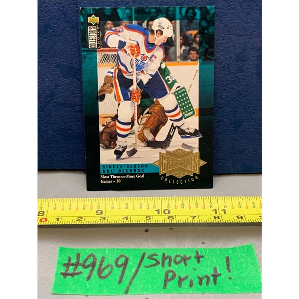 NHL HOCKEY - Wayne Gretzky Rare Gretzky Collection Card