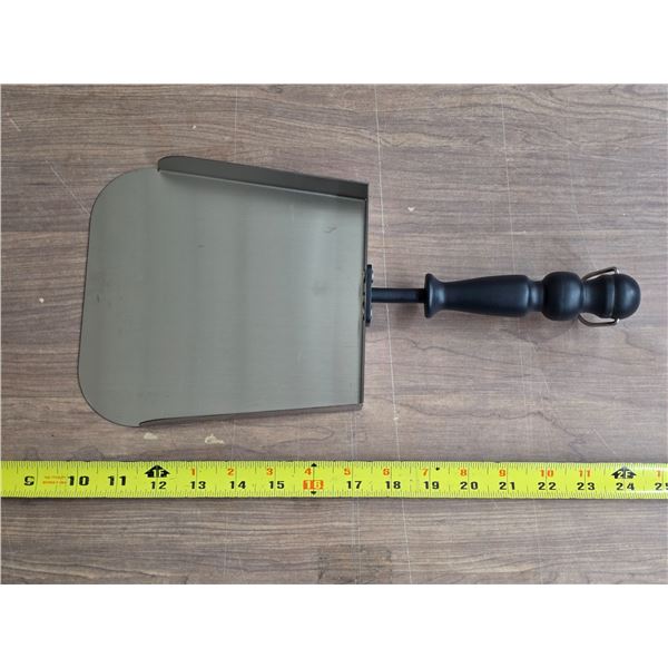 Metal scoop