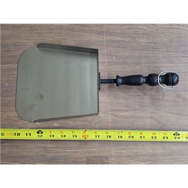 Metal scoop