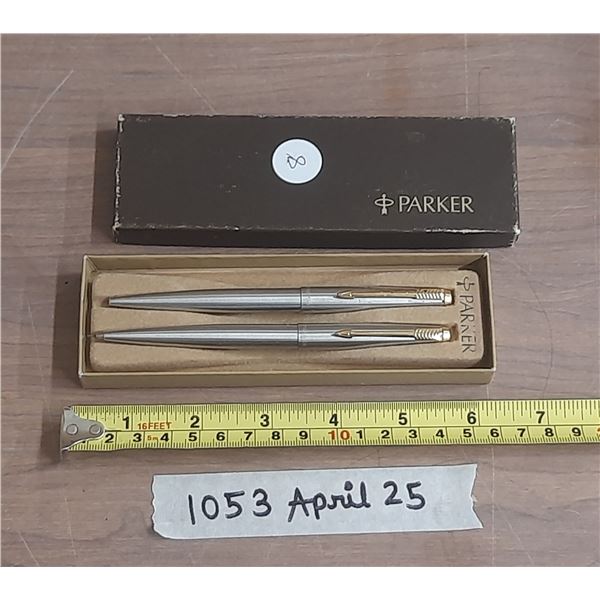 New - Parker Classic Stainless Steel Gold Colour Trim Pen/Pencil Set.