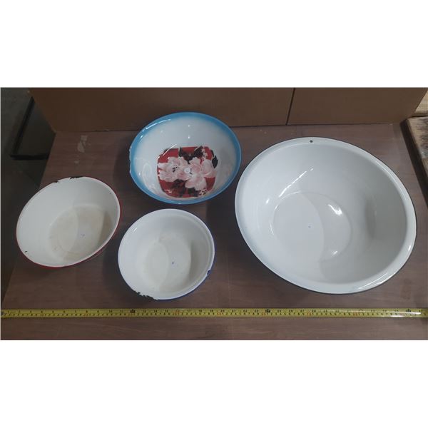 (4) Enamel Pans.