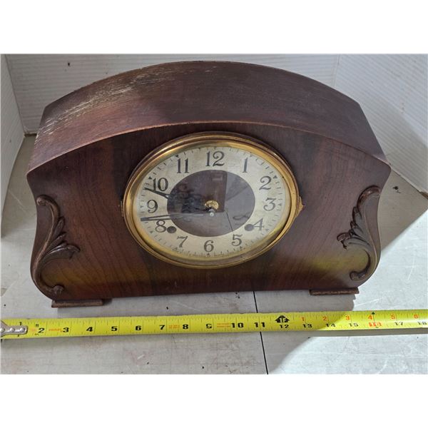 Wood mantle clock- made in canada- works