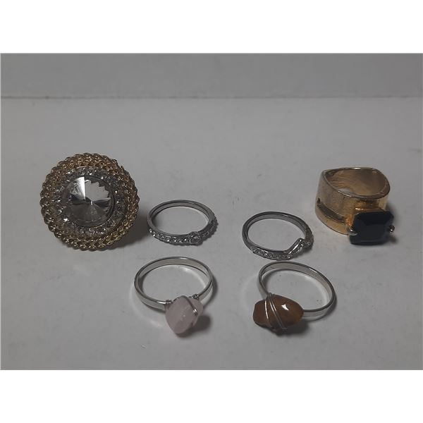 Different Sizes of Rings. (It includes Size 7, 7.5, 8, 8.5, 4.5)