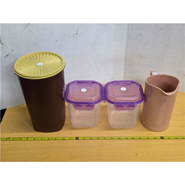 Misc tupperware and plastic containers