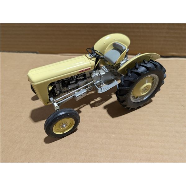 Ferguson -35 Model Tractor 1:16 Limited Edition 0546/1500