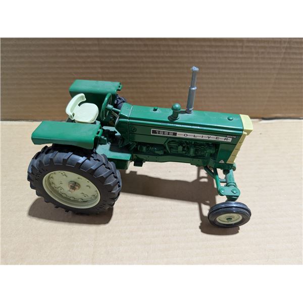 Vintage Oliver White ETRL Model tractor 9"x5"x4"