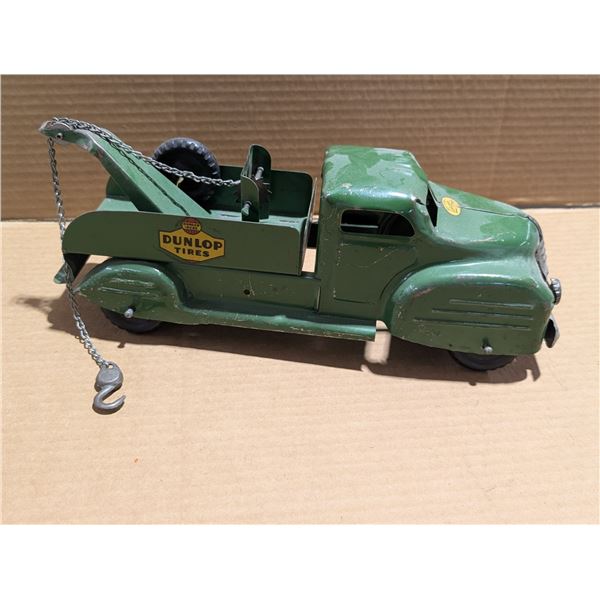 Vintage Made in Canada/Lincoln Toys/Dunlop Tires Tow Truck w/ Hand Crank Chain