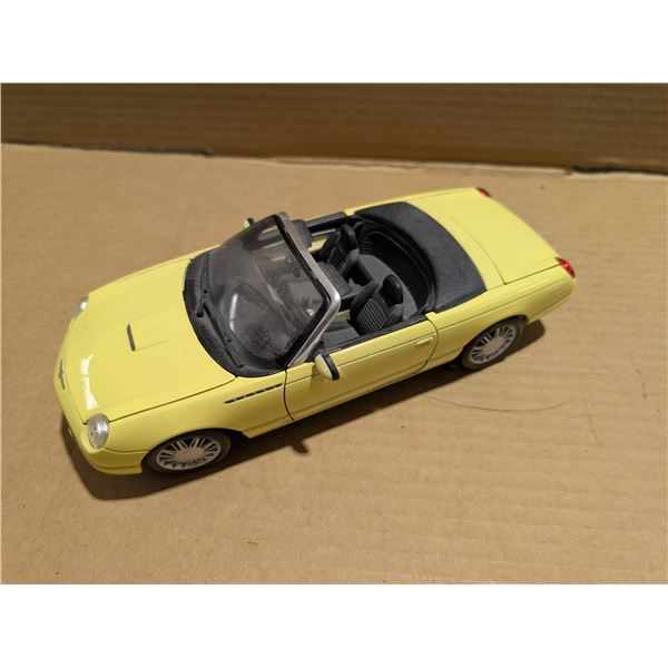 Maisto 1/18Thunderbird Model Car