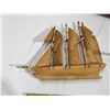 Image 2 : 3 wooden hand crafted boats