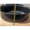 Image 4 : Vintage-style black speckled enamelware oval roaster pan.