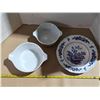 Image 1 : 2 pyrex dishes 8"W and 9"W and masons plate