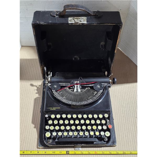 Type writer with case