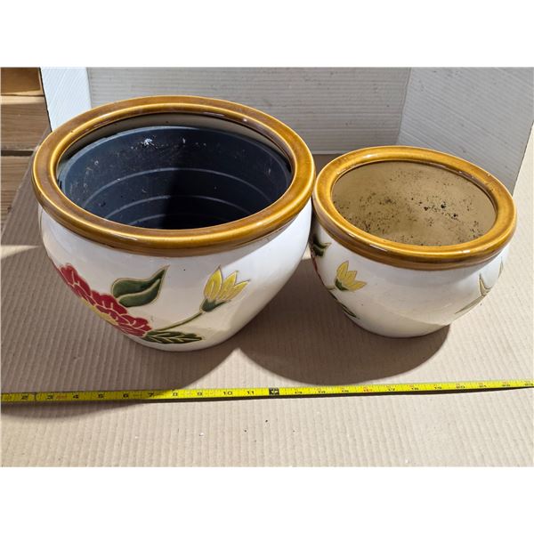 2 ceramic plant pots