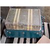 Image 1 : 2 vintage suit cases