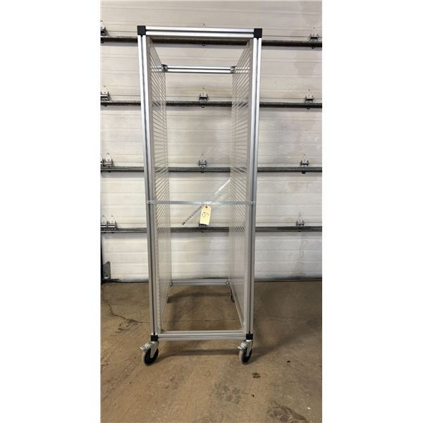 6: Plexi glass unit on wheels for shelves
