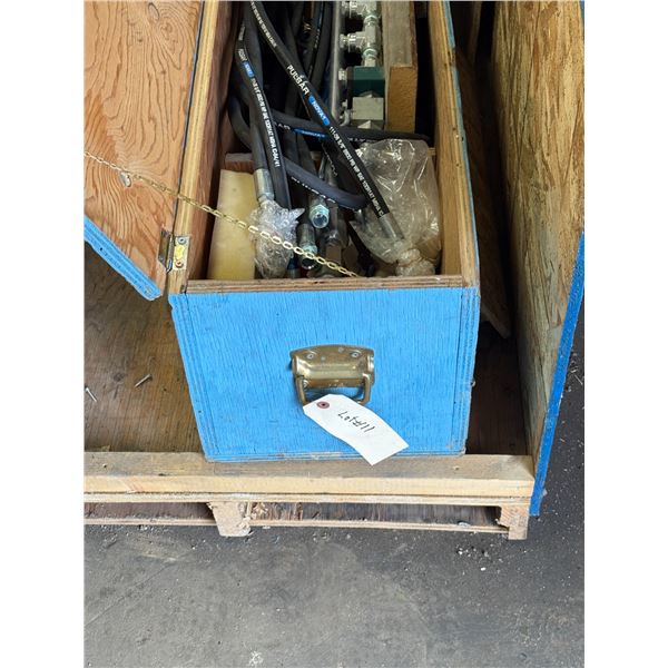 11: Hydraulic test box with lines etc.