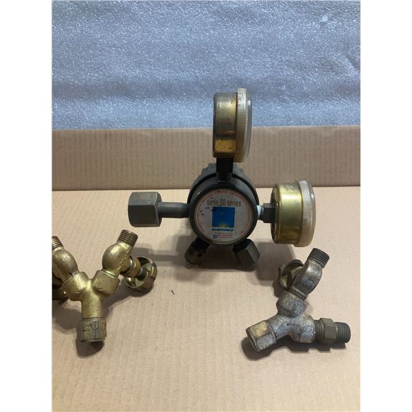 CO2 Regulator & 2 Oxy-Acet Flow Dividers