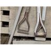 Image 3 : 4 shovels