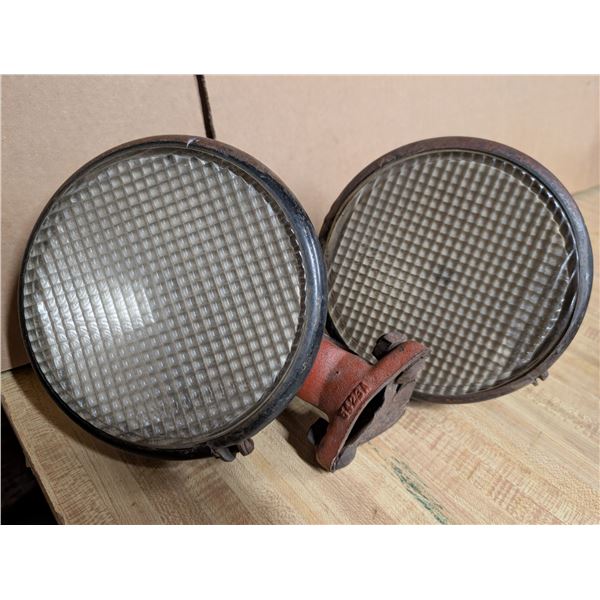 (2) Vintage Round Headlights (5423A)