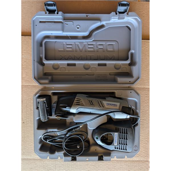 Dremel Multi-Max Tool w/ Carry Case and Charger (works)