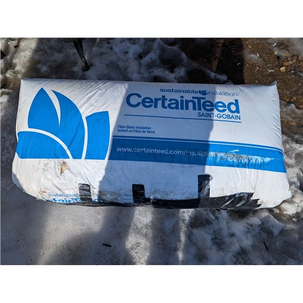 Bundle of Fibre Glass Insulator (R-24L 5.5"x22.75"x47") Opened