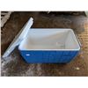 Image 2 : 24"x14"x13" Coleman Cooler