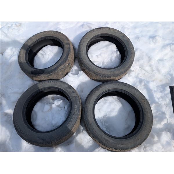 Set of 4 Solus Kumho 215/55 R17 94V