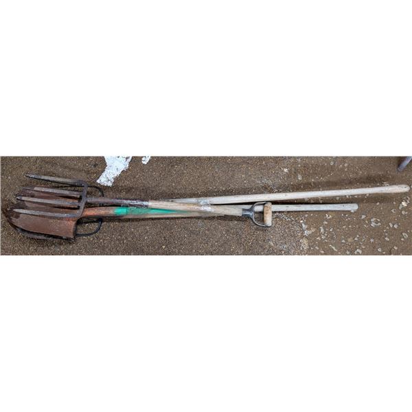 Lot of (2) Shovels an (2) Pitch Forks