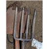 Image 2 : Lot of (2) Shovels an (2) Pitch Forks