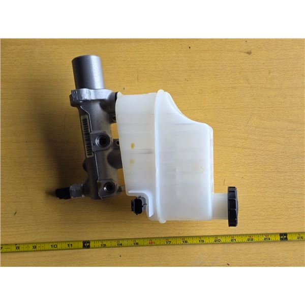Ford 2004-2014 brake master cylinder- e150, e250, e350- new
