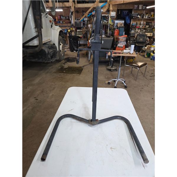 Snowmobile lift