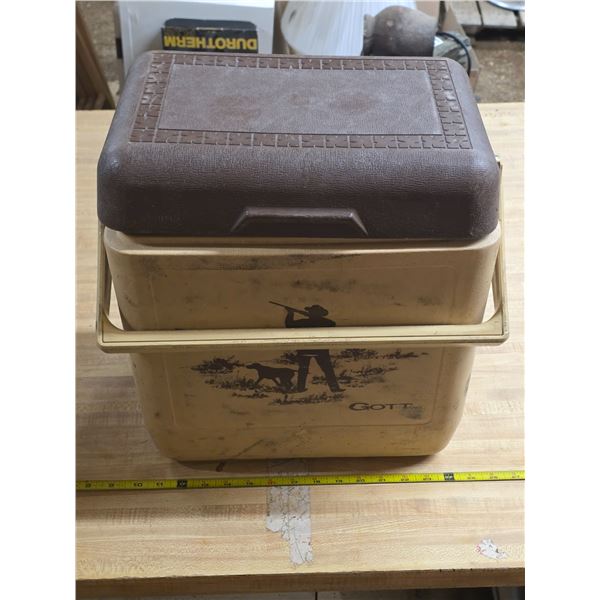 Cooler with ice pack