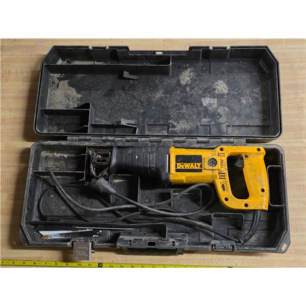 Dewalt reciprocating saw and case- works