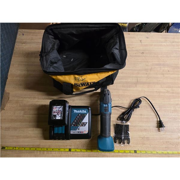 Makita cordless oscolating tool with battery and charger- works good- and dewalt tool case