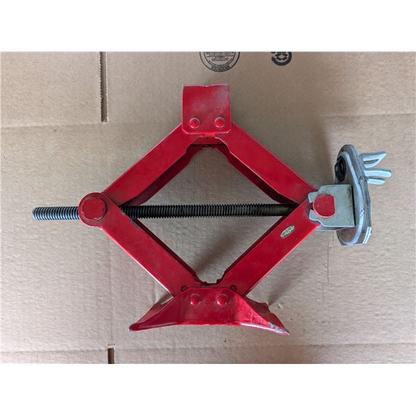 Moto Master Scissor Jack 1-1 1/2 Ton Cap