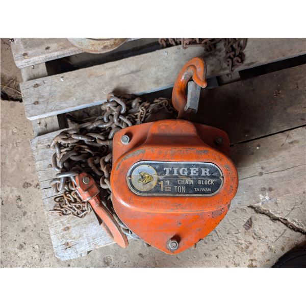 Tiger 1 1/2 Ton Chain Block , Chain , and hook