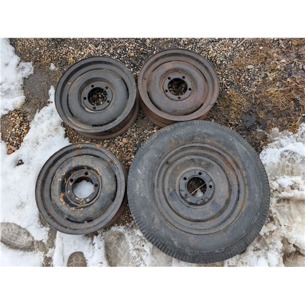 (4) Vintage 1940s Jeep Rims, and (1) W/ Tire Marked BA
