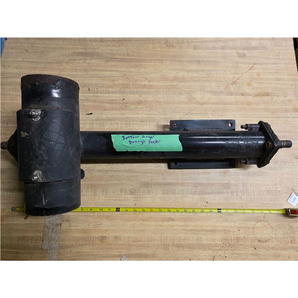 Bottom auger seeder