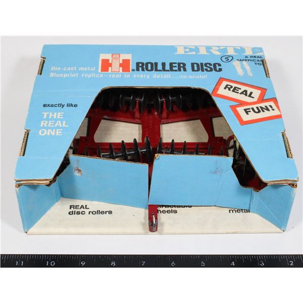 VINTAGE DIECAST INTERNATIONAL HARVESTER