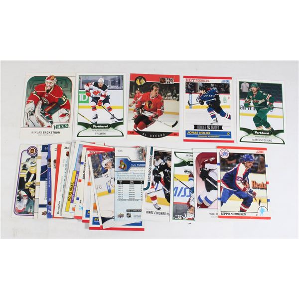 PACK OF 20+ ASSORTED HOCKEY CARDS