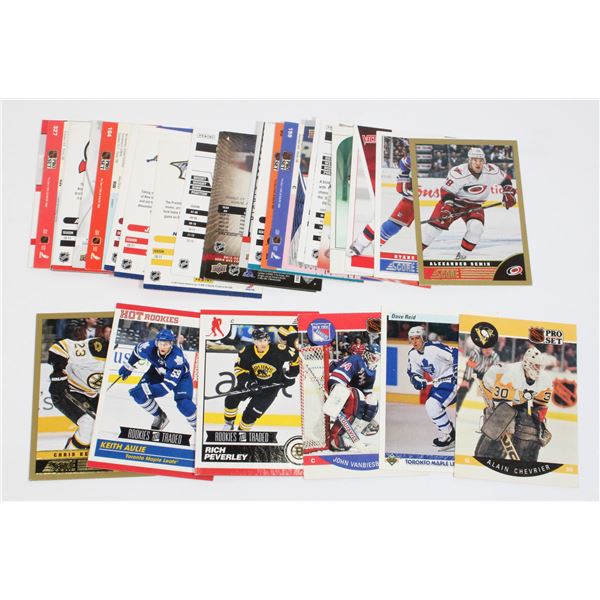PACK OF 30 ASSORTED HOCKEY CARDS