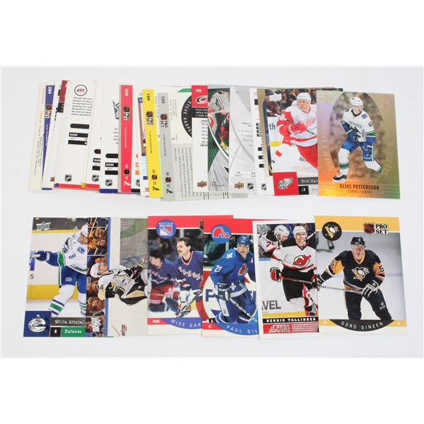 PACK OF 30 ASSORTED HOCKEY CARDS