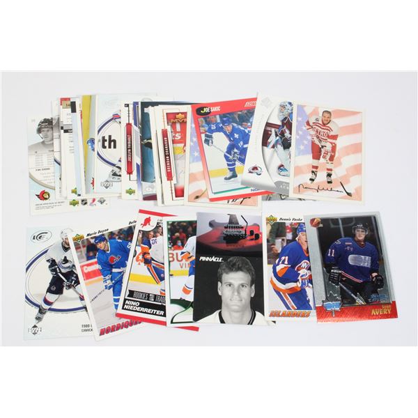 PACK OF 30 ASSORTED HOCKEY CARDS