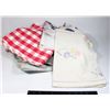 Image 1 : LOT OF APRONS, TABLE CLOTH, AND MORE