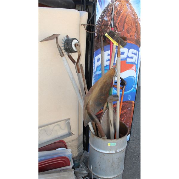*UNCLAIMED* DRUM OF GARDEN AND OTHER TOOLS