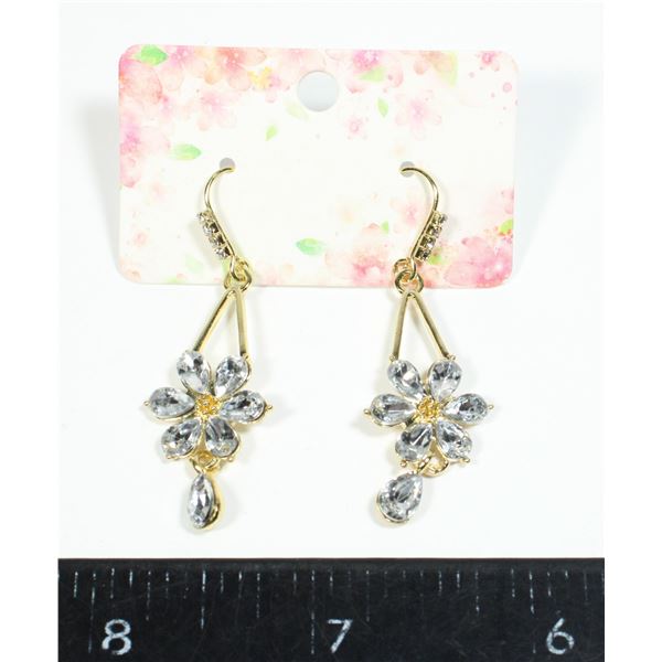 NEW GOLD TONE RHINESTONE DAISY DROP EARRINGS